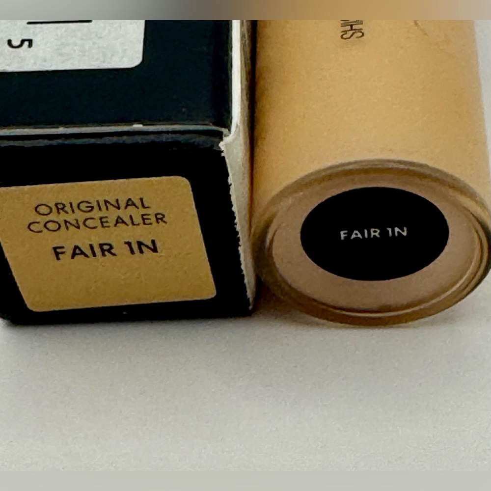 bareMinerals Original Liquid Mineral Concealer - Fair 1N - Picture 5 of 5